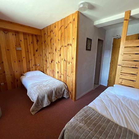 Hotel Restaurant La Pendine Les Pres エクステリア 写真