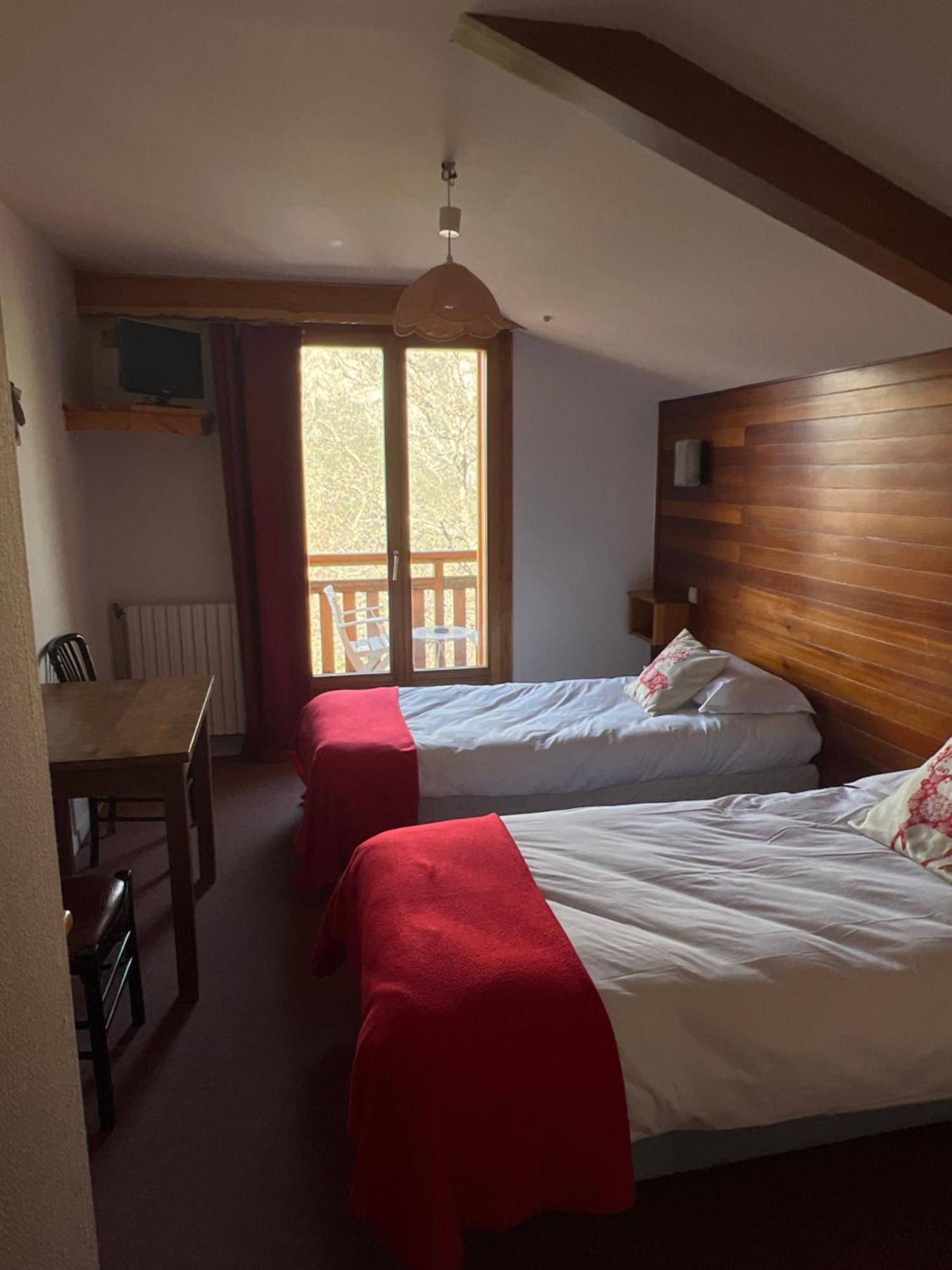 Hotel Restaurant La Pendine Les Pres エクステリア 写真
