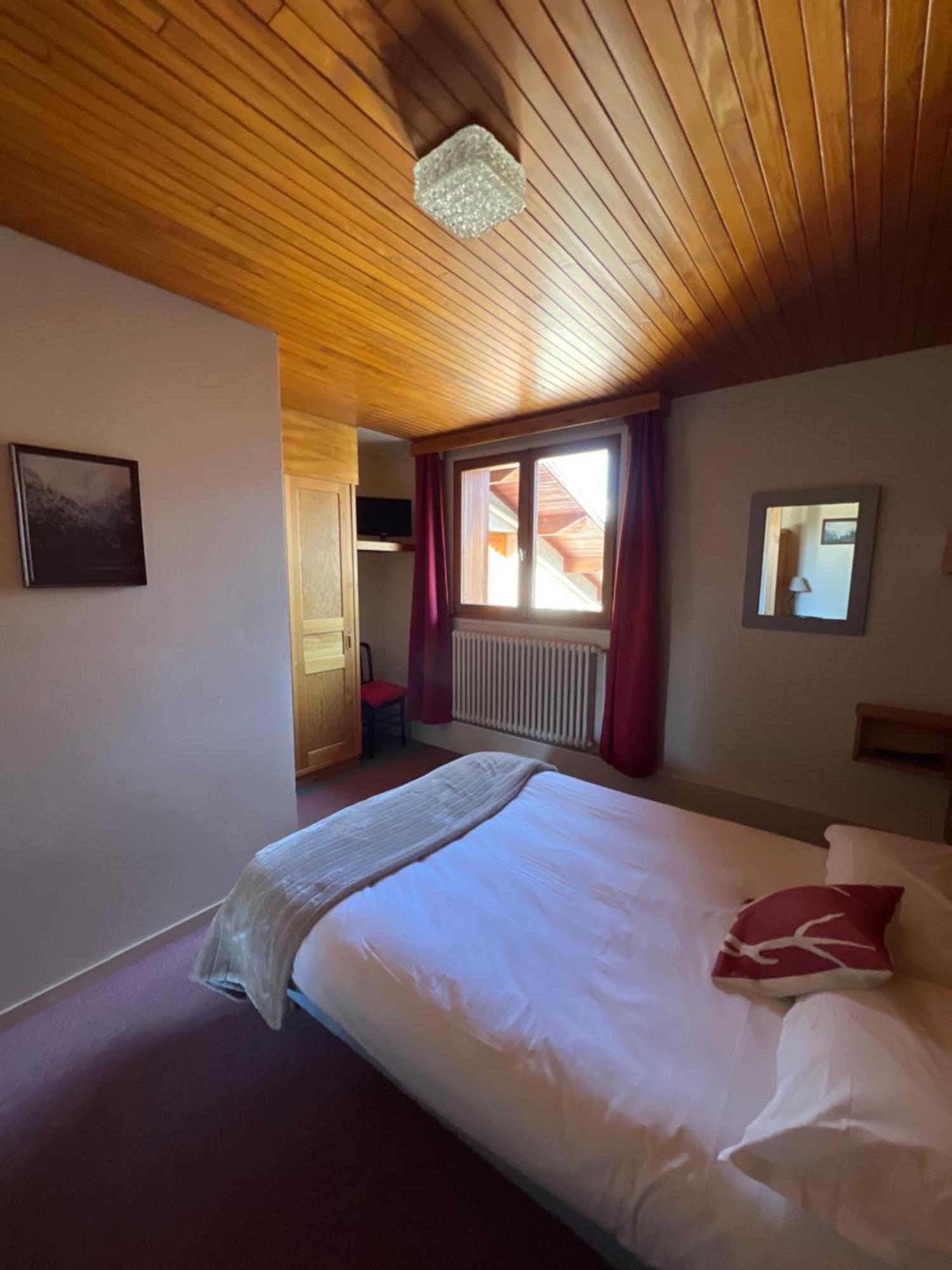 Hotel Restaurant La Pendine Les Pres エクステリア 写真