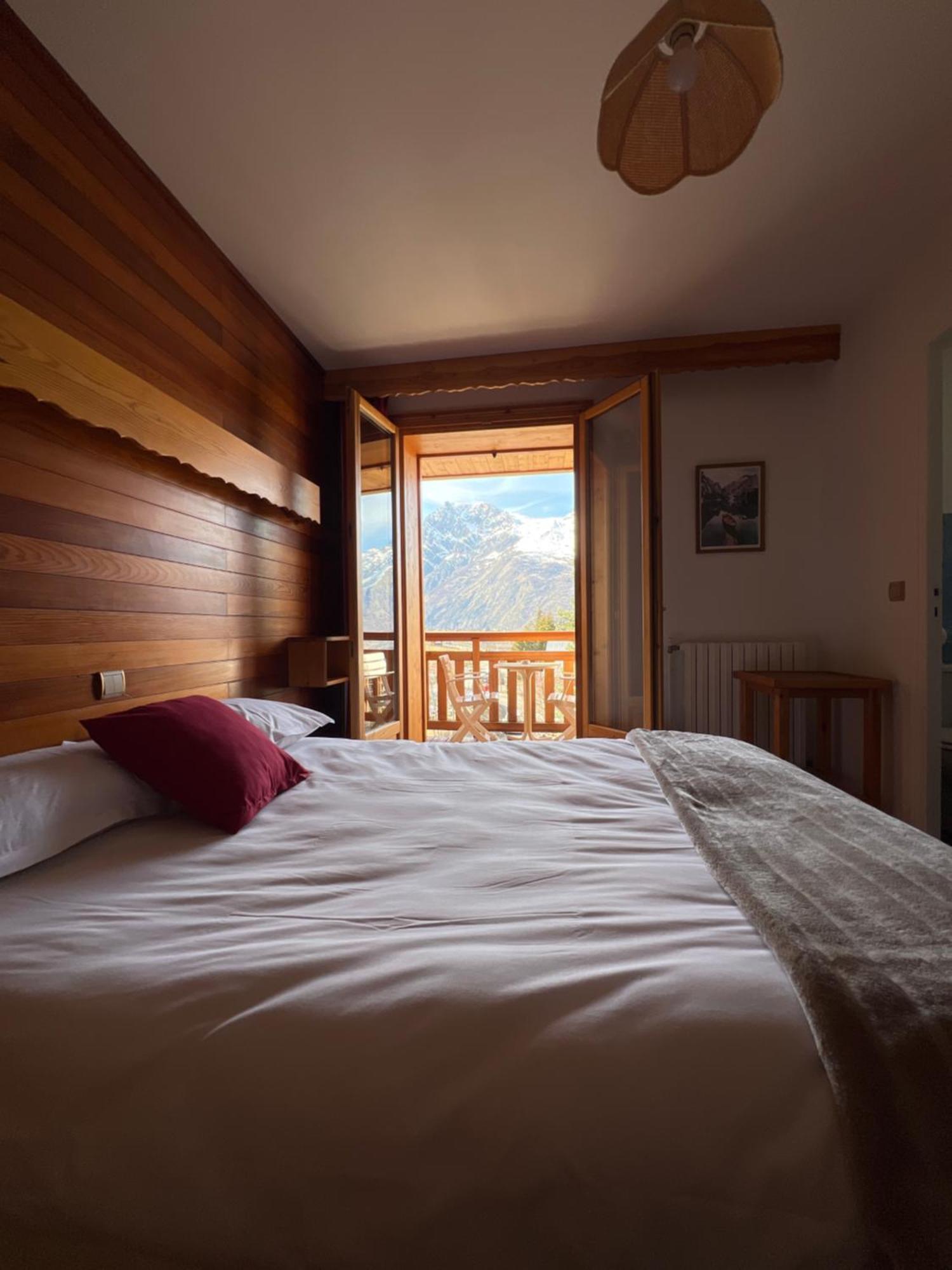 Hotel Restaurant La Pendine Les Pres エクステリア 写真