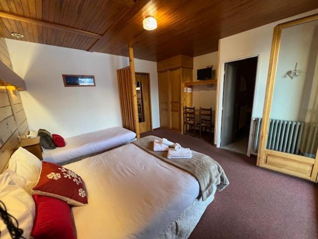 Hotel Restaurant La Pendine Les Pres エクステリア 写真